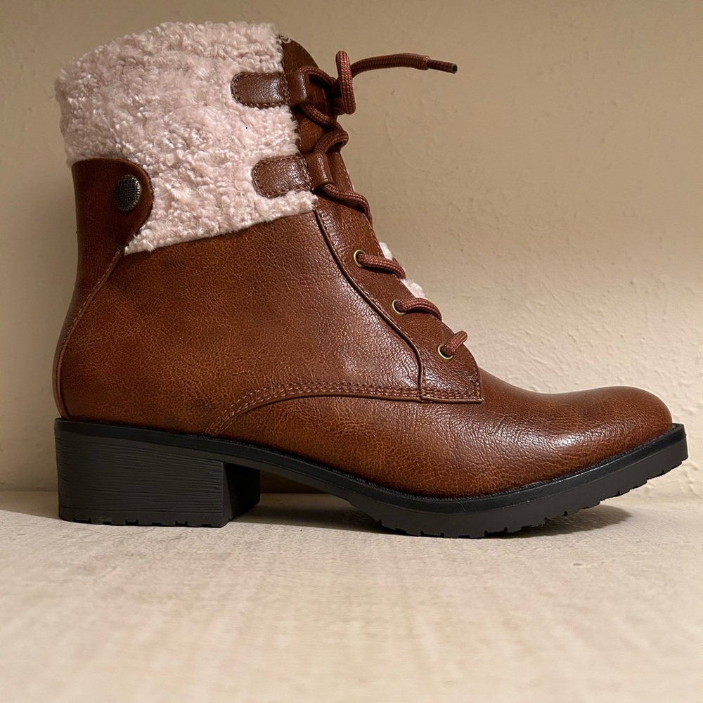 Bare traps boots